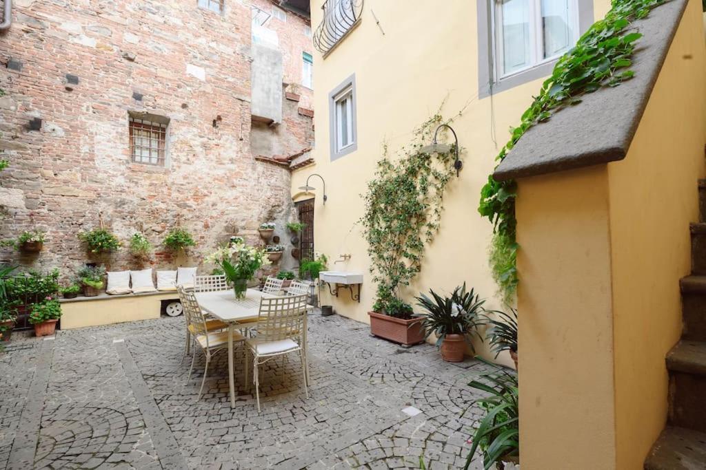 Corte Paolina - Charming Courtyard Inside Lucca Exterior photo
