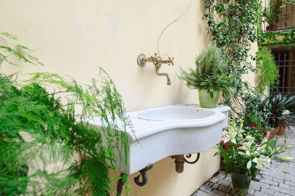 Corte Paolina - Charming Courtyard Inside Lucca Exterior photo
